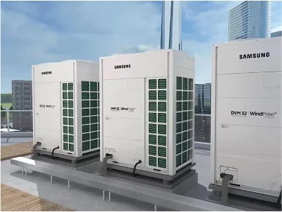 Samsung DVM S2 WindFree Wärmepumpen auf dem Dach eines Gebäudes